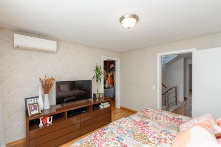 Casa de condomínio à venda com 300m², 4 quartos e 3 vagas Casa de condomínio à venda com 300m², 4 quartos e 3 vagasSuíte 1