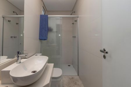 Casa de condomínio à venda com 300m², 4 quartos e 3 vagas Casa de condomínio à venda com 300m², 4 quartos e 3 vagasBanheiro da Suíte 2