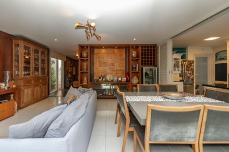 Casa de condomínio à venda com 300m², 4 quartos e 3 vagas Casa de condomínio à venda com 300m², 4 quartos e 3 vagasSala