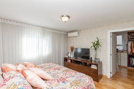 Casa de condomínio à venda com 300m², 4 quartos e 3 vagas Casa de condomínio à venda com 300m², 4 quartos e 3 vagasSuíte 1