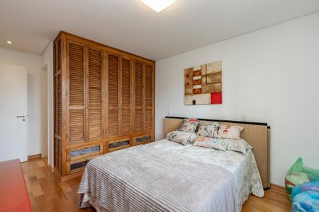 Casa de condomínio à venda com 300m², 4 quartos e 3 vagas Casa de condomínio à venda com 300m², 4 quartos e 3 vagasSuíte 3