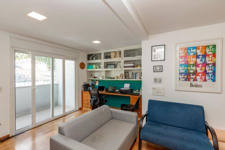 Casa de condomínio à venda com 300m², 4 quartos e 3 vagas Casa de condomínio à venda com 300m², 4 quartos e 3 vagasSala de TV/ Escritório