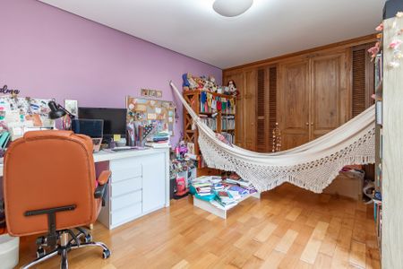 Casa de condomínio à venda com 300m², 4 quartos e 3 vagas Casa de condomínio à venda com 300m², 4 quartos e 3 vagasSuíte 4