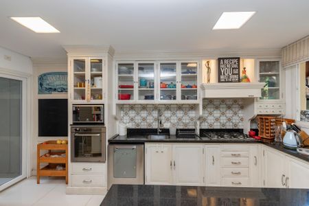 Casa de condomínio à venda com 300m², 4 quartos e 3 vagas Casa de condomínio à venda com 300m², 4 quartos e 3 vagasCozinha