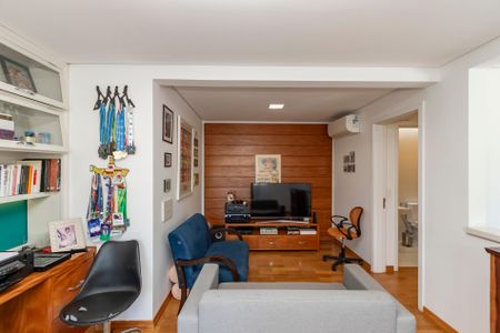 Casa de condomínio à venda com 300m², 4 quartos e 3 vagas Casa de condomínio à venda com 300m², 4 quartos e 3 vagasSala de TV/ Escritório