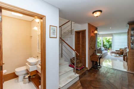 Casa de condomínio à venda com 300m², 4 quartos e 3 vagas Casa de condomínio à venda com 300m², 4 quartos e 3 vagasHall de Entrada