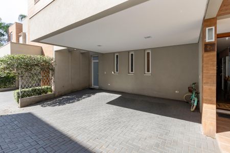 Casa de condomínio à venda com 300m², 4 quartos e 3 vagas Casa de condomínio à venda com 300m², 4 quartos e 3 vagasGaragem