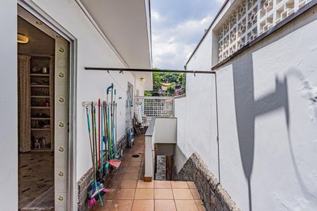 Casa à venda com 590m², 3 quartos e 8 vagasQuintal
