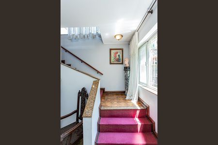 Casa à venda com 590m², 3 quartos e 8 vagasEscada