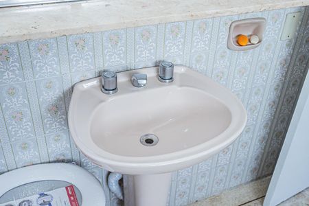 Casa à venda com 590m², 3 quartos e 8 vagasBanheiro suite