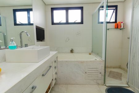 Apartamento à venda com 151m², 3 quartos e 3 vagasBanheiro da Suíte 2