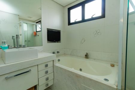 Apartamento à venda com 151m², 3 quartos e 3 vagasBanheiro da Suíte 2