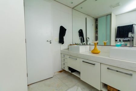 Apartamento à venda com 151m², 3 quartos e 3 vagasBanheiro da Suíte 2