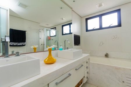 Apartamento à venda com 151m², 3 quartos e 3 vagasBanheiro da Suíte 2