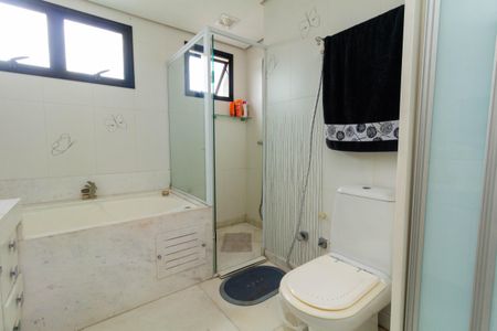 Apartamento à venda com 151m², 3 quartos e 3 vagasBanheiro da Suíte 2