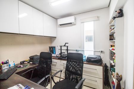 Casa de condomínio à venda com 350m², 3 quartos e 4 vagasEscritório