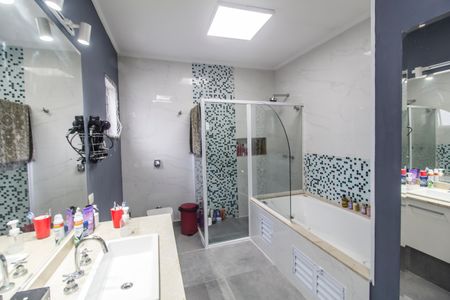 Casa de condomínio à venda com 350m², 3 quartos e 4 vagasBanheiro da Suíte 1