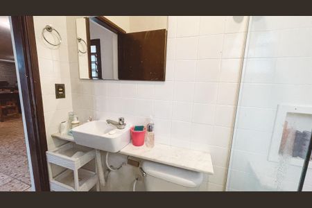 Casa à venda com 550m², 6 quartos e 5 vagas Casa à venda com 550m², 6 quartos e 5 vagasBanheiro 2