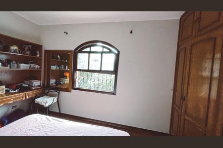 Casa à venda com 550m², 6 quartos e 5 vagas Casa à venda com 550m², 6 quartos e 5 vagasQuarto 1