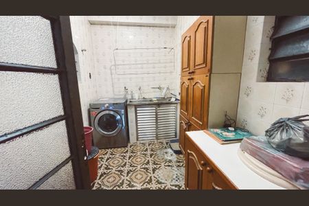 Casa à venda com 550m², 6 quartos e 5 vagas Casa à venda com 550m², 6 quartos e 5 vagasÁrea de Serviço