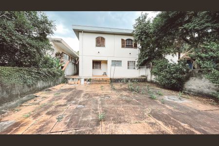 Casa à venda com 550m², 6 quartos e 5 vagas Casa à venda com 550m², 6 quartos e 5 vagasQuintal