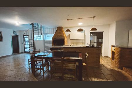 Casa à venda com 550m², 6 quartos e 5 vagas Casa à venda com 550m², 6 quartos e 5 vagasChurrasqueira