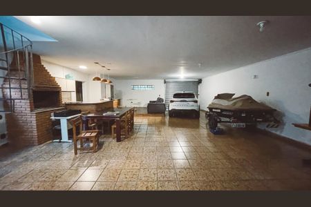 Casa à venda com 550m², 6 quartos e 5 vagas Casa à venda com 550m², 6 quartos e 5 vagasGaragem