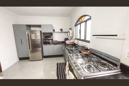 Casa à venda com 550m², 6 quartos e 5 vagas Casa à venda com 550m², 6 quartos e 5 vagasCozinha