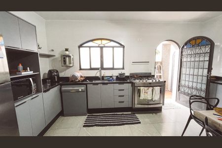 Casa à venda com 550m², 6 quartos e 5 vagas Casa à venda com 550m², 6 quartos e 5 vagasCozinha