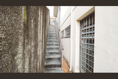 Casa à venda com 550m², 6 quartos e 5 vagas Casa à venda com 550m², 6 quartos e 5 vagasEscada externa