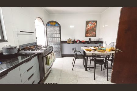 Casa à venda com 550m², 6 quartos e 5 vagas Casa à venda com 550m², 6 quartos e 5 vagasCozinha