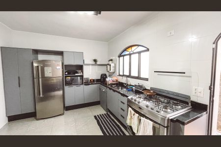 Casa à venda com 550m², 6 quartos e 5 vagas Casa à venda com 550m², 6 quartos e 5 vagasCozinha