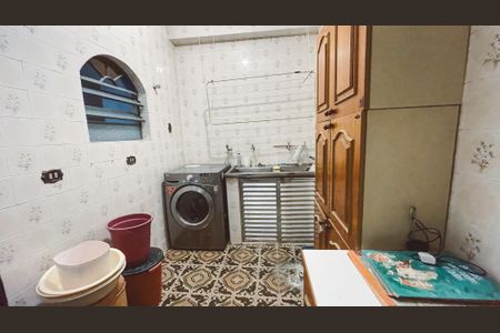 Casa à venda com 550m², 6 quartos e 5 vagas Casa à venda com 550m², 6 quartos e 5 vagasÁrea de Serviço