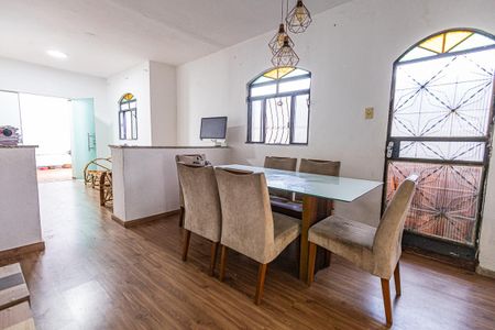 Casa à venda com 100m², 3 quartos e 2 vagasCopa