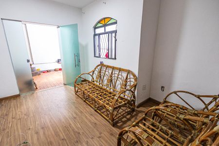 Casa à venda com 100m², 3 quartos e 2 vagasSala