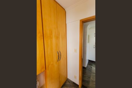 Apartamento à venda com 147m², 3 quartos e 3 vagas Apartamento à venda com 147m², 3 quartos e 3 vagasQuarto de Serviço