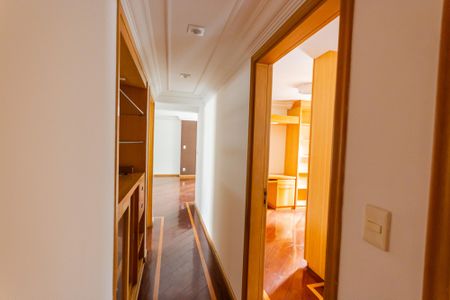 Apartamento à venda com 147m², 3 quartos e 3 vagas Apartamento à venda com 147m², 3 quartos e 3 vagasCorredor