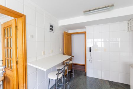 Apartamento à venda com 147m², 3 quartos e 3 vagas Apartamento à venda com 147m², 3 quartos e 3 vagasCozinha