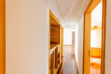 Apartamento à venda com 147m², 3 quartos e 3 vagas Apartamento à venda com 147m², 3 quartos e 3 vagasCorredor