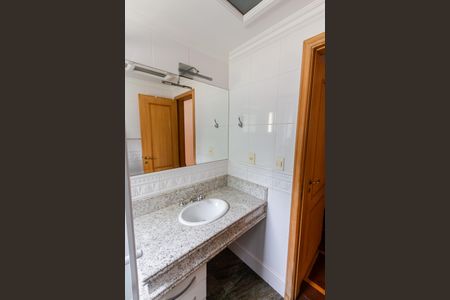 Apartamento à venda com 147m², 3 quartos e 3 vagas Apartamento à venda com 147m², 3 quartos e 3 vagasBanheiro da Suíte 1