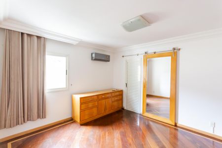 Apartamento à venda com 147m², 3 quartos e 3 vagas Apartamento à venda com 147m², 3 quartos e 3 vagasSuíte 2