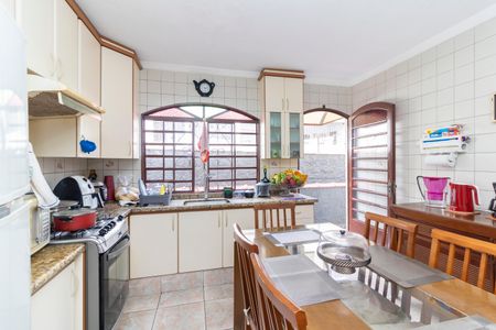 Casa à venda com 149m², 2 quartos e 2 vagas Casa à venda com 149m², 2 quartos e 2 vagasCozinha