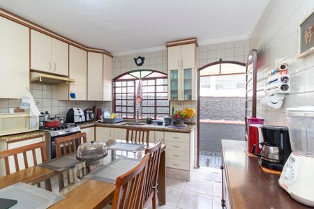 Casa à venda com 149m², 2 quartos e 2 vagas Casa à venda com 149m², 2 quartos e 2 vagasCozinha