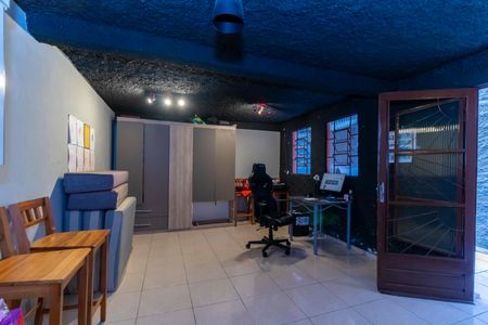 Casa à venda com 149m², 2 quartos e 2 vagas Casa à venda com 149m², 2 quartos e 2 vagasEdícula