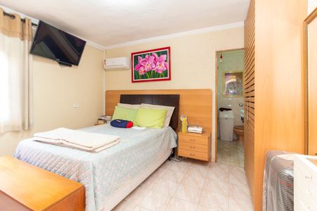 Casa à venda com 149m², 2 quartos e 2 vagas Casa à venda com 149m², 2 quartos e 2 vagasQuarto 1 - Suíte