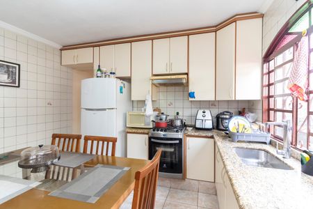 Casa à venda com 149m², 2 quartos e 2 vagas Casa à venda com 149m², 2 quartos e 2 vagasCozinha