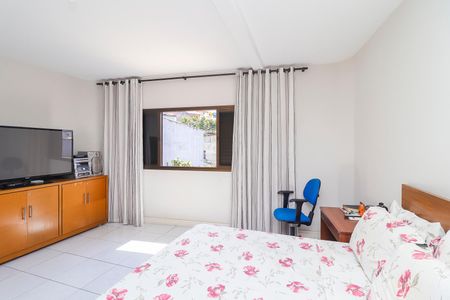 Casa à venda com 250m², 3 quartos e 6 vagasQuarto 1 - Suíte