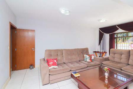 Casa à venda com 250m², 3 quartos e 6 vagasSala