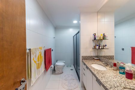 Casa à venda com 250m², 3 quartos e 6 vagas Casa à venda com 250m², 3 quartos e 6 vagasBanheiro da Suíte