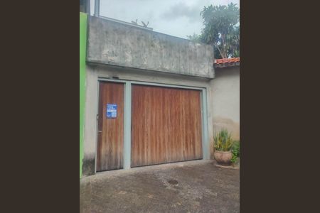 Casa à venda com 250m², 3 quartos e 6 vagas Casa à venda com 250m², 3 quartos e 6 vagasFachada